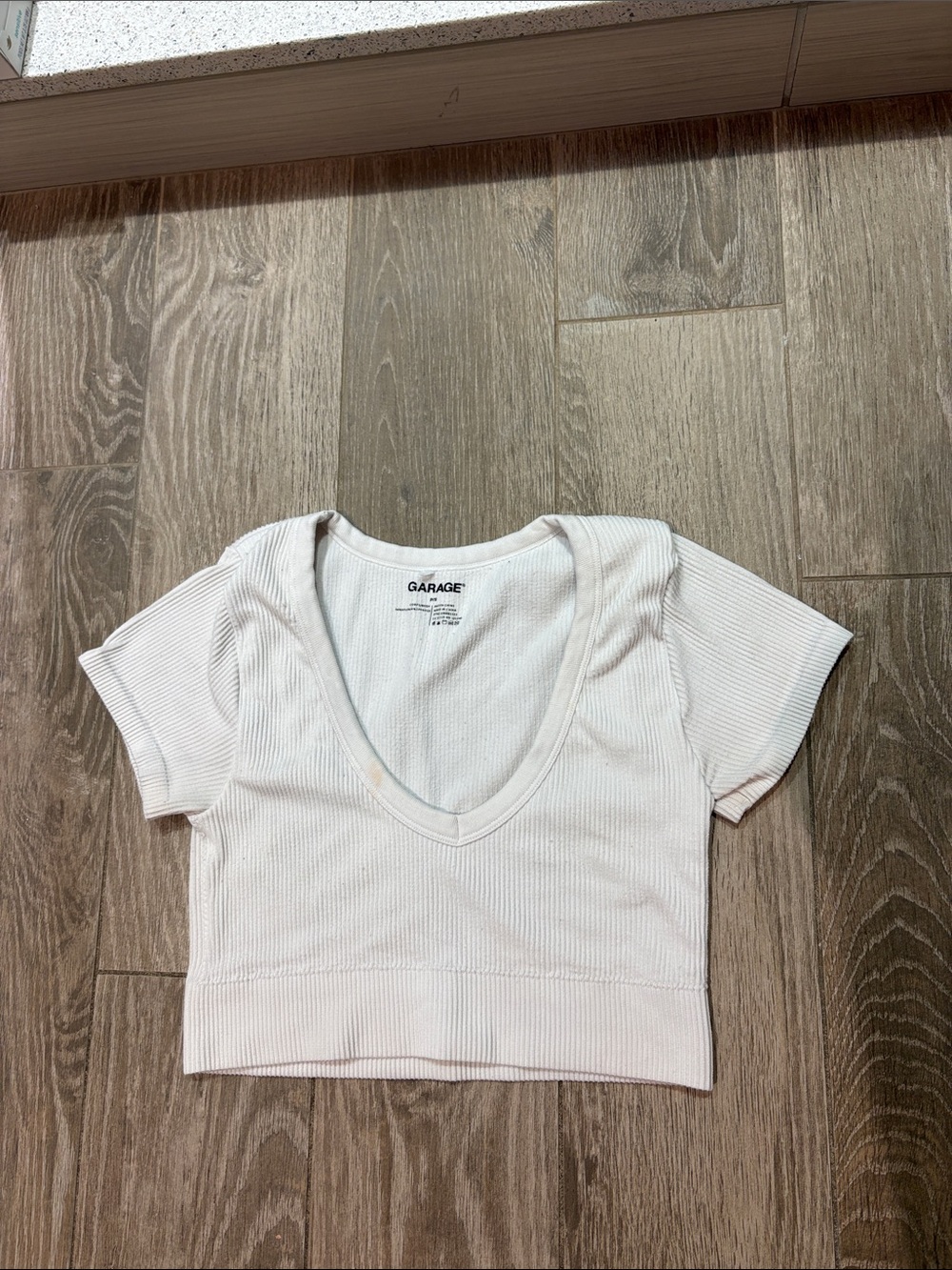 Garage White Ribbed V-Neck Short Sleeve Crop Top